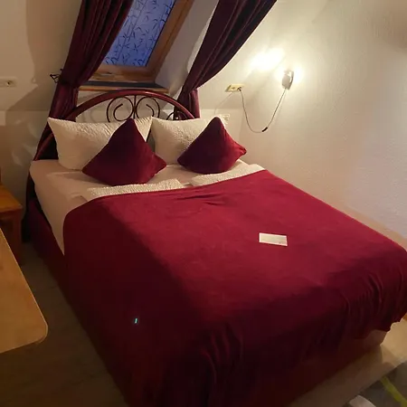 Loreley Weinstuebchen 3* סנט גורסהאוזן